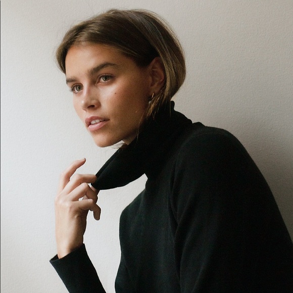 Aritzia Wilfred Rebecca Sweater - Picture 2 of 5